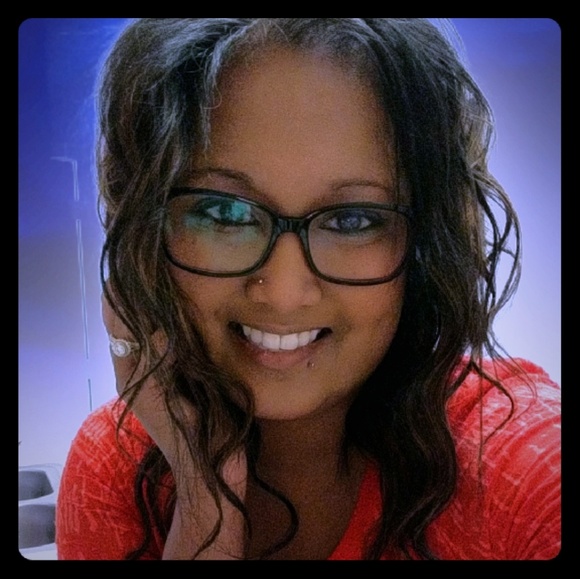 Meet your Posher, Whitney - Picture 1 of 1